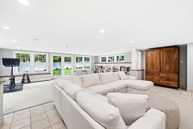 22 Hollywood Rd, Winchester, MA 01890