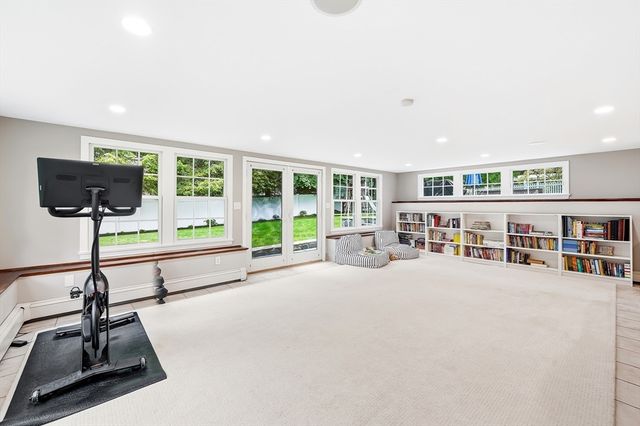 22 Hollywood Rd, Winchester, MA 01890