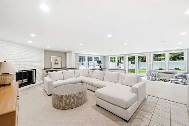 22 Hollywood Rd, Winchester, MA 01890