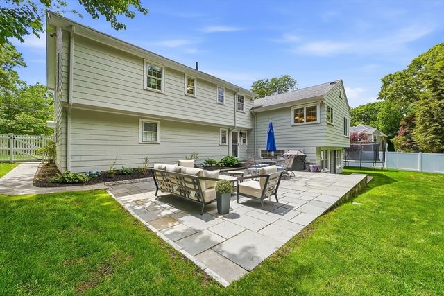 22 Hollywood Rd, Winchester, MA 01890
