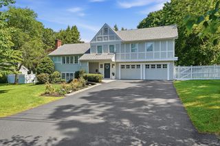 22 Hollywood Rd, Winchester, MA 01890