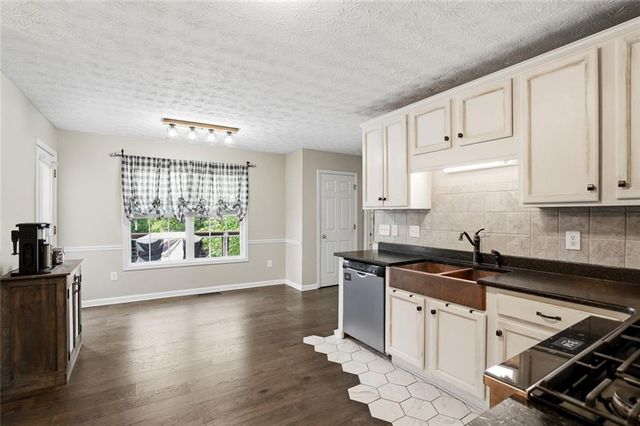 1005 Pebble Bend Drive, Grayson, GA 30017