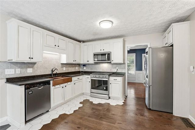 1005 Pebble Bend Drive, Grayson, GA 30017