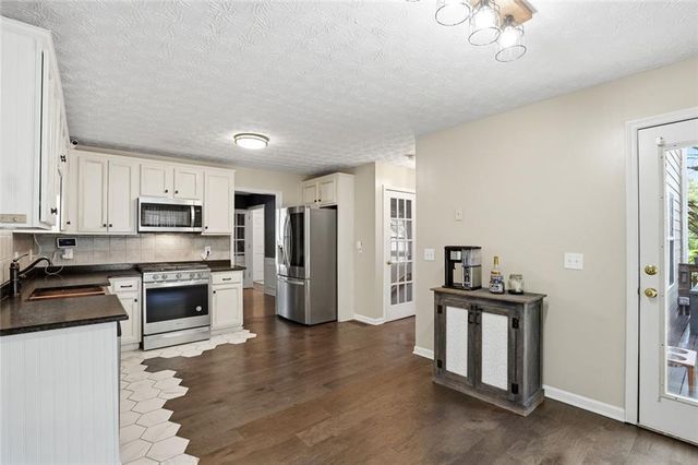 1005 Pebble Bend Drive, Grayson, GA 30017