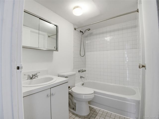 15 Davidson Court, Staten Island, NY 10303