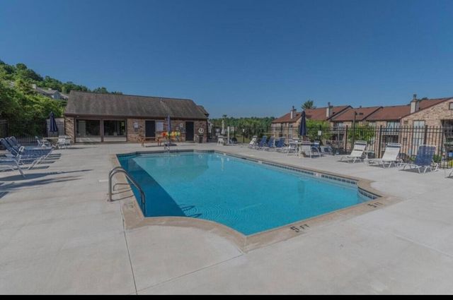 14 Woodland Hills Drive, 8 8, Southgate, KY 41071