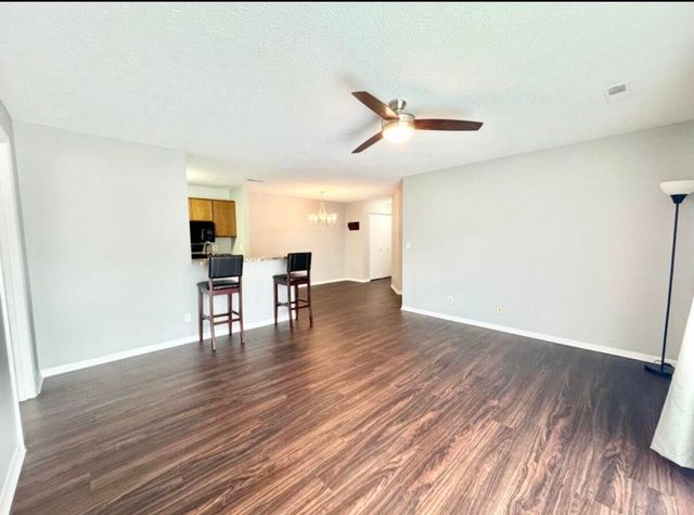 14 Woodland Hills Drive, 8 8, Southgate, KY 41071