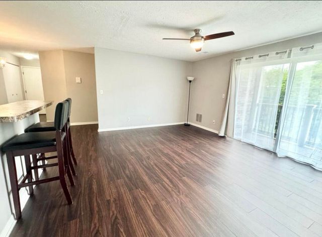 14 Woodland Hills Drive, 8 8, Southgate, KY 41071