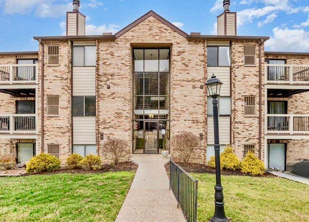 14 Woodland Hills Drive, 8 8, Southgate, KY 41071