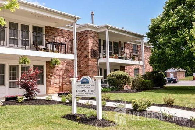 504 Lakeview Terrace, Plainsboro, NJ 08540