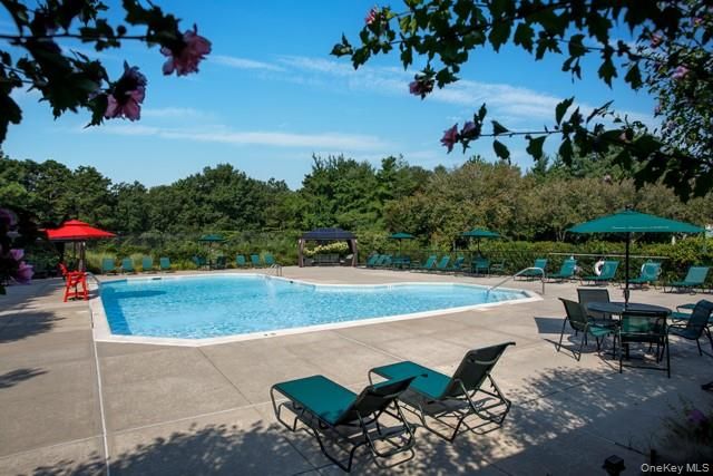 1000 Saddle Rock Road 2604, Holbrook, NY 11741