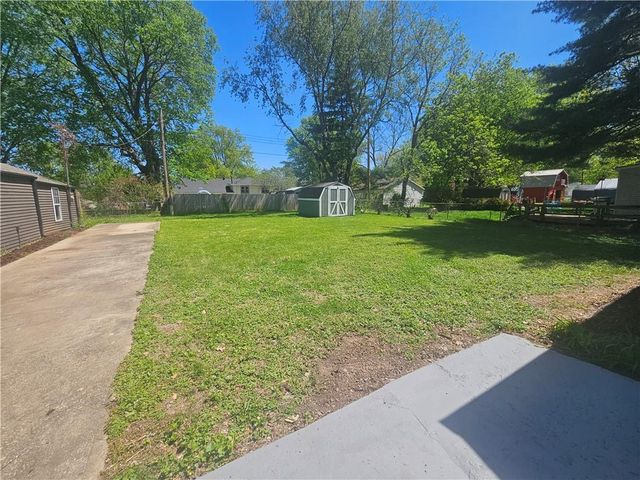 402 SW 17th Street, Blue Springs, MO 64015