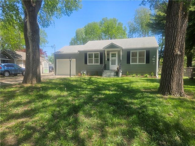 402 SW 17th Street, Blue Springs, MO 64015