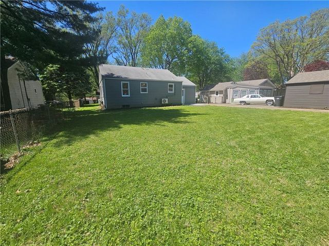 402 SW 17th Street, Blue Springs, MO 64015