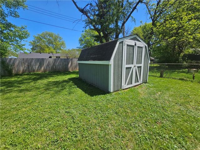 402 SW 17th Street, Blue Springs, MO 64015