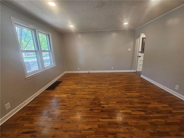 402 SW 17th Street, Blue Springs, MO 64015