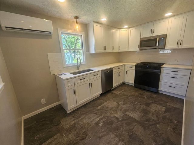 402 SW 17th Street, Blue Springs, MO 64015