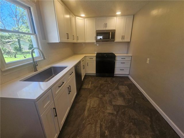 402 SW 17th Street, Blue Springs, MO 64015