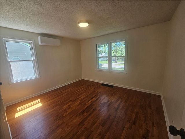 402 SW 17th Street, Blue Springs, MO 64015
