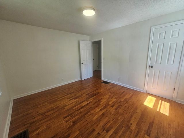 402 SW 17th Street, Blue Springs, MO 64015