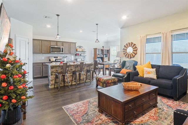 1934 Duskwood Drive, Lancaster, TX 75146