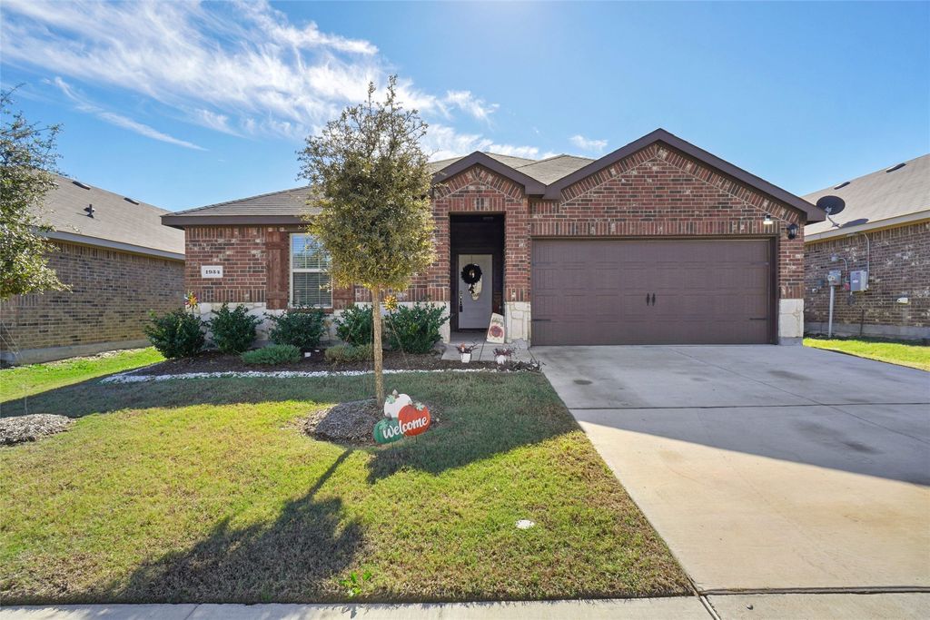 1934 Duskwood Drive, Lancaster, TX 75146