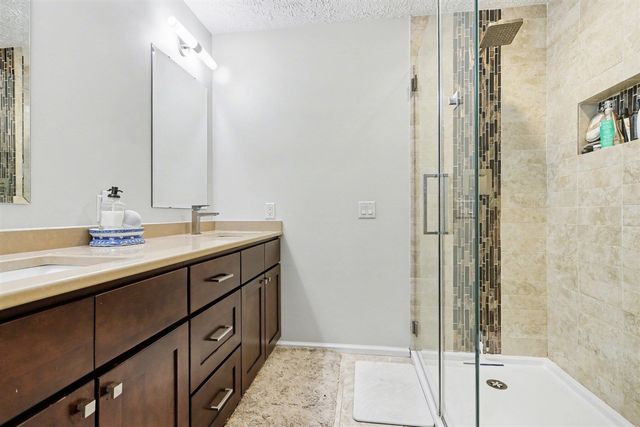 337 Horseshoe Court, Plainwell, MI 49080