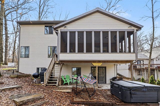 337 Horseshoe Court, Plainwell, MI 49080