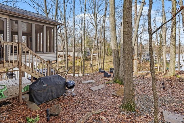 337 Horseshoe Court, Plainwell, MI 49080