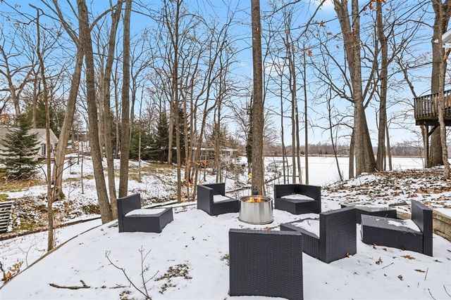 337 Horseshoe Court, Plainwell, MI 49080