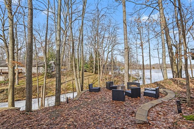 337 Horseshoe Court, Plainwell, MI 49080