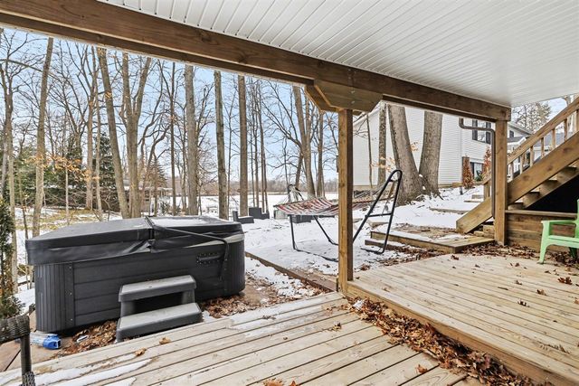 337 Horseshoe Court, Plainwell, MI 49080