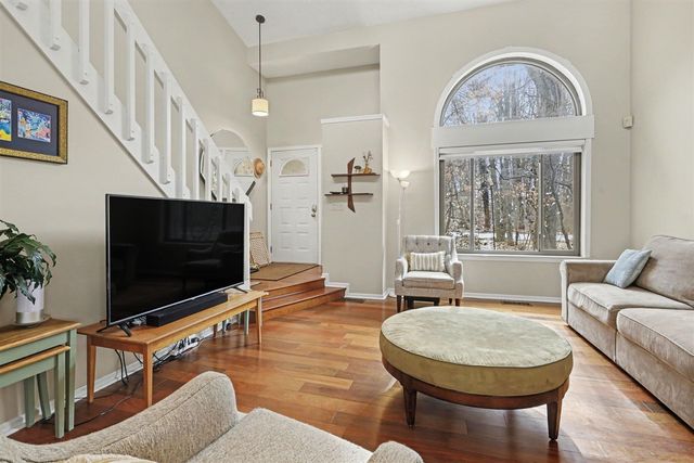 337 Horseshoe Court, Plainwell, MI 49080