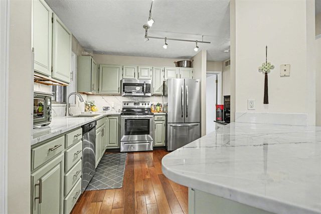 337 Horseshoe Court, Plainwell, MI 49080