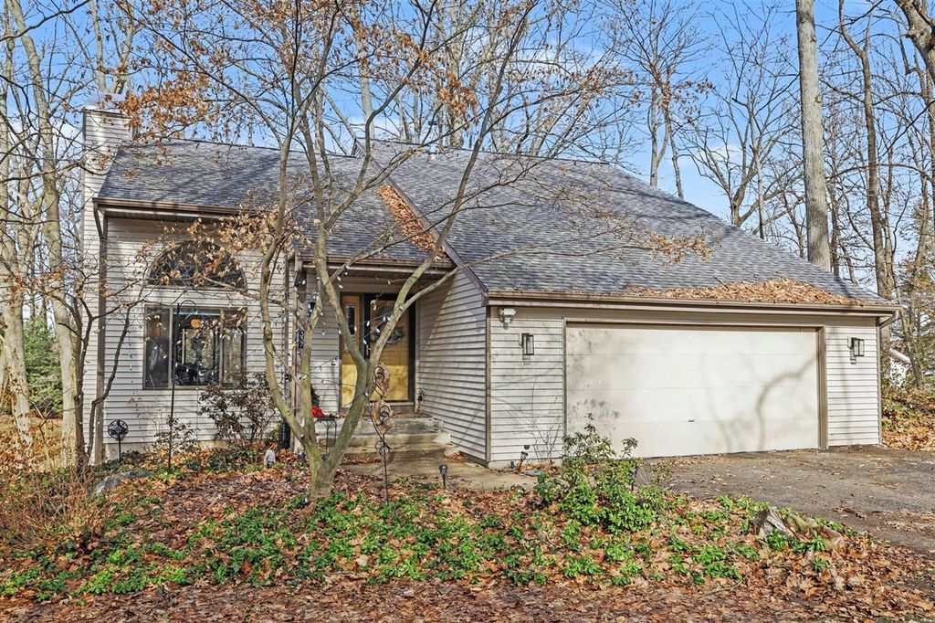 337 Horseshoe Court, Plainwell, MI 49080