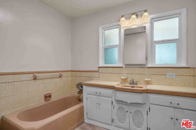 3439 W 84th Place, Inglewood, CA 90305