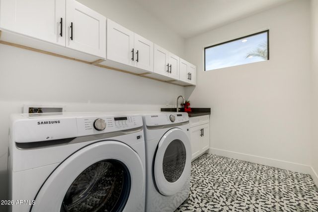 2418 E AMELIA Avenue, Phoenix, AZ 85016