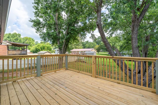 1610 Grandaddy Rd, Lawrenceburg, TN 38464