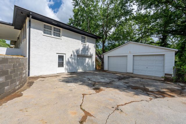 1610 Grandaddy Rd, Lawrenceburg, TN 38464