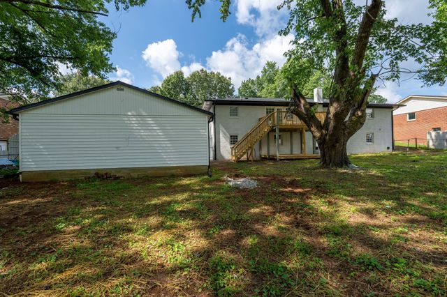1610 Grandaddy Rd, Lawrenceburg, TN 38464