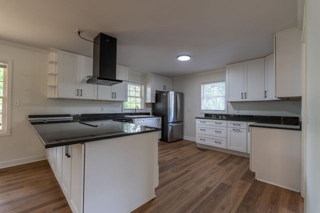 1610 Grandaddy Rd, Lawrenceburg, TN 38464