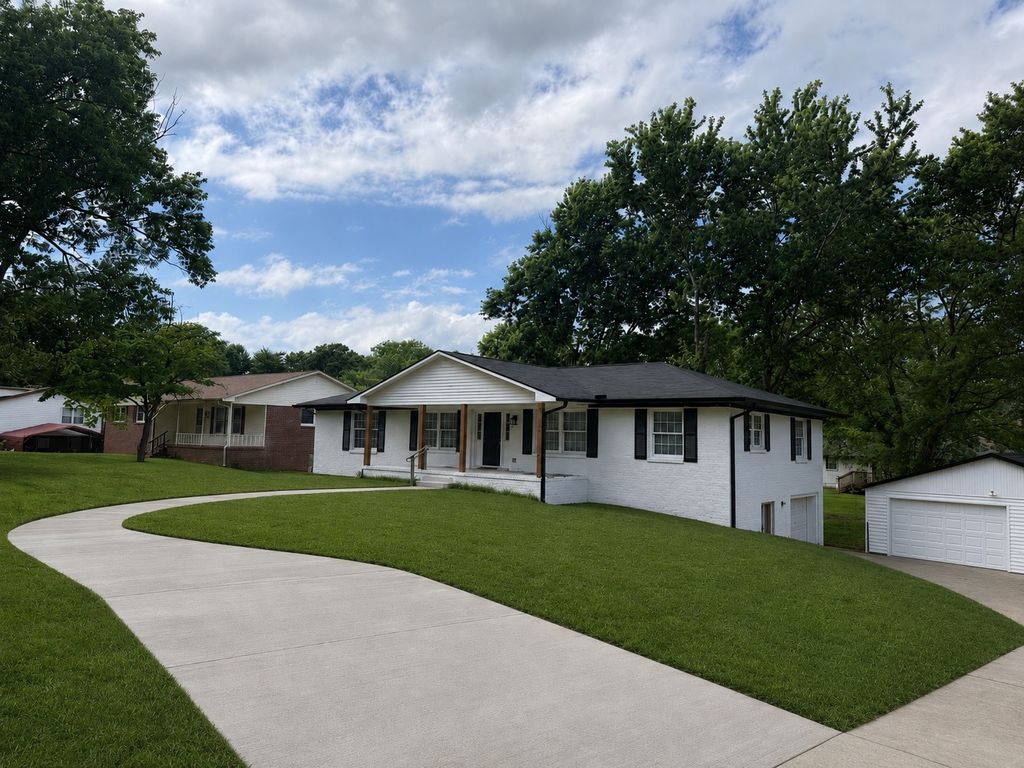 1610 Grandaddy Rd, Lawrenceburg, TN 38464