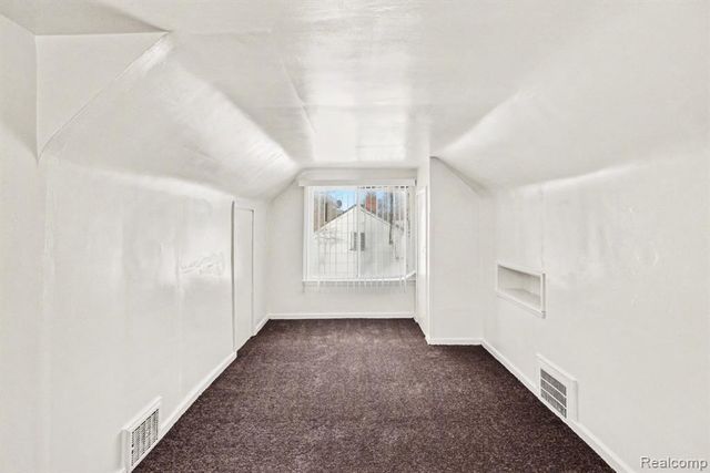 20035 Ashton Avenue, Detroit, MI 48219