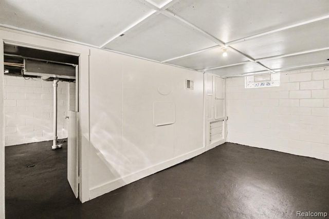 20035 Ashton Avenue, Detroit, MI 48219