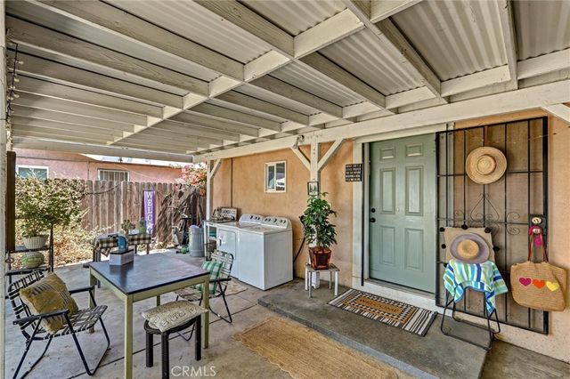 235 E M, Colton, CA 92324
