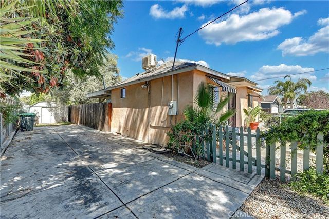 235 E M, Colton, CA 92324