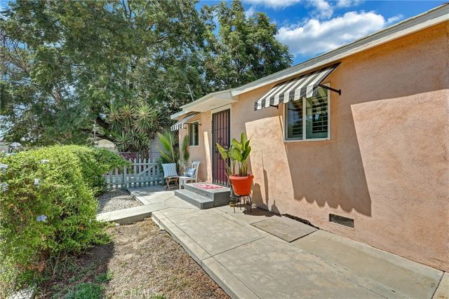 235 E M, Colton, CA 92324