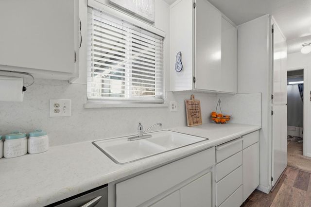 811 Hacienda Ave, Manteca, CA 95336