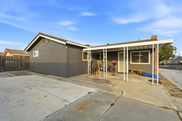 811 Hacienda Ave, Manteca, CA 95336