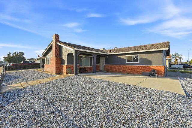 811 Hacienda Ave, Manteca, CA 95336